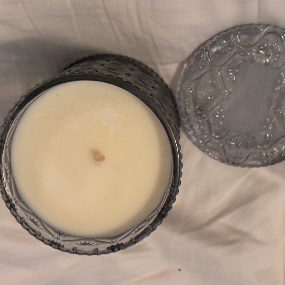 Textured Gray Candle with Lid “Breezy Linen”. Brand new. Lovely aroma.